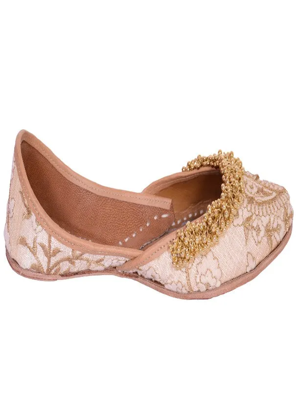 Ghungroo Love - Light Beige Ambi Floral Juttis